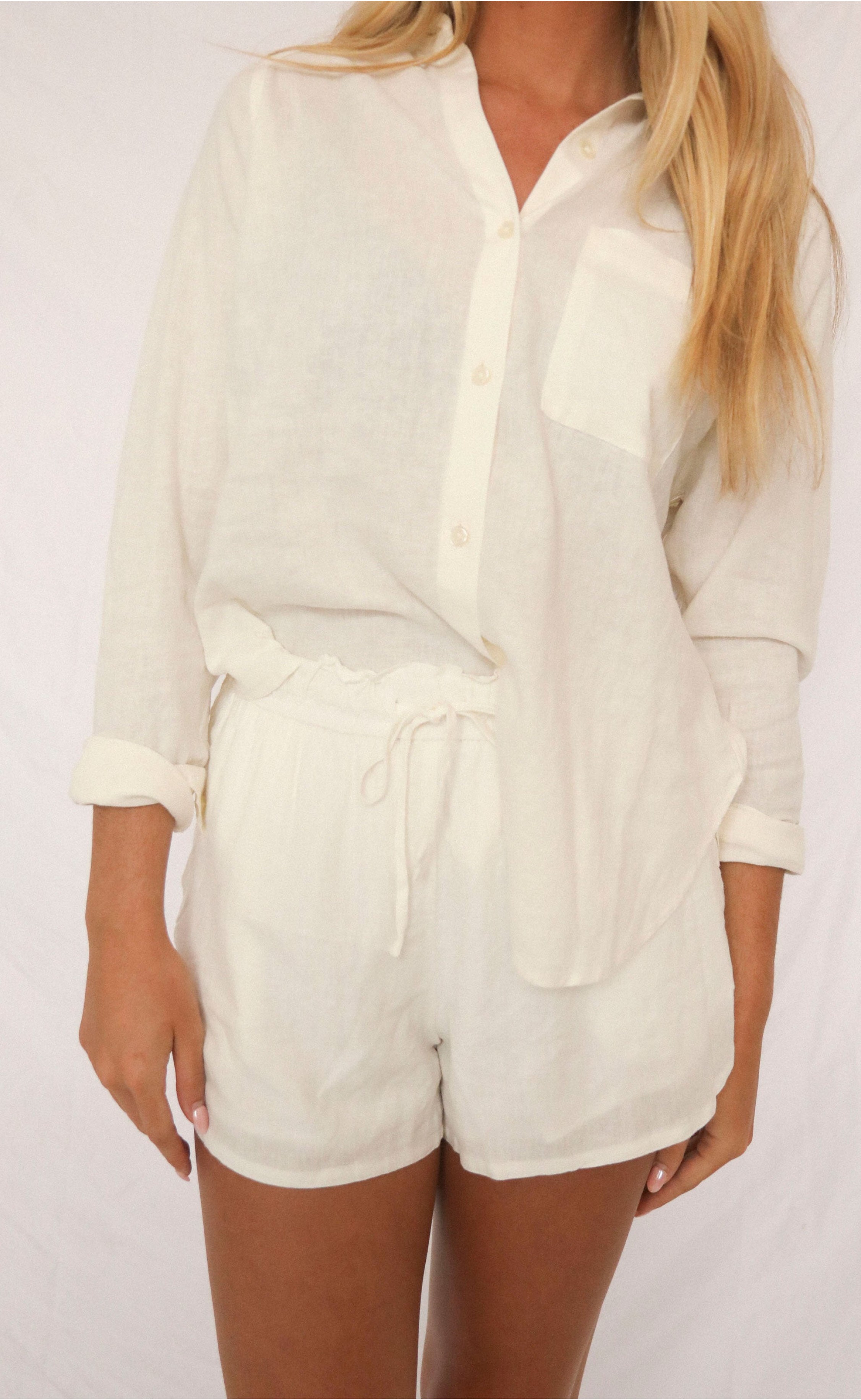 z supply: the perfect linen shorts - white